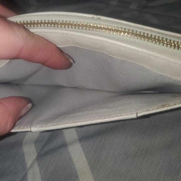 Coach- shimmer white wristlet - Picture 5 of 6